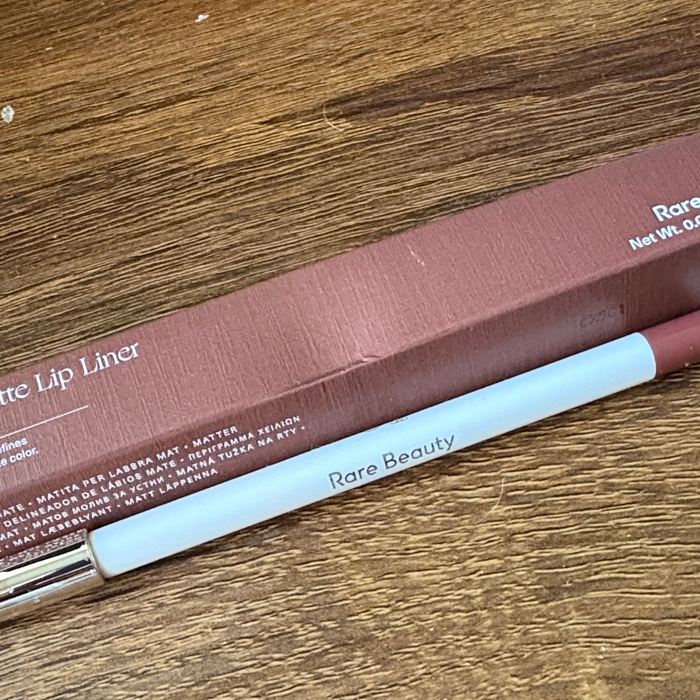 Rare Beauty Kind Words Matte Lip Liner in Gifted new with box - Picture 2 of 2